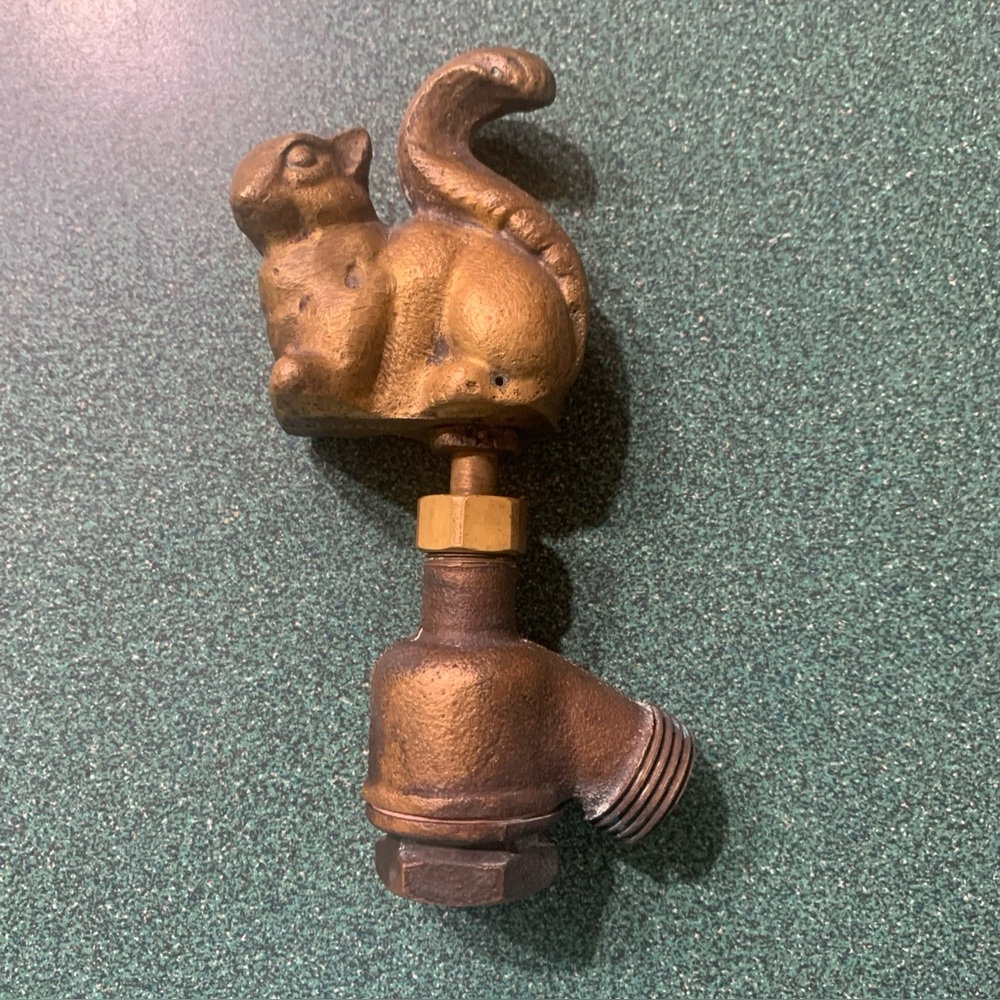 Vintage H.W. Axford Brass Squirrel Spigot Rustic Garden Faucet Decor - Picture 3 of 11